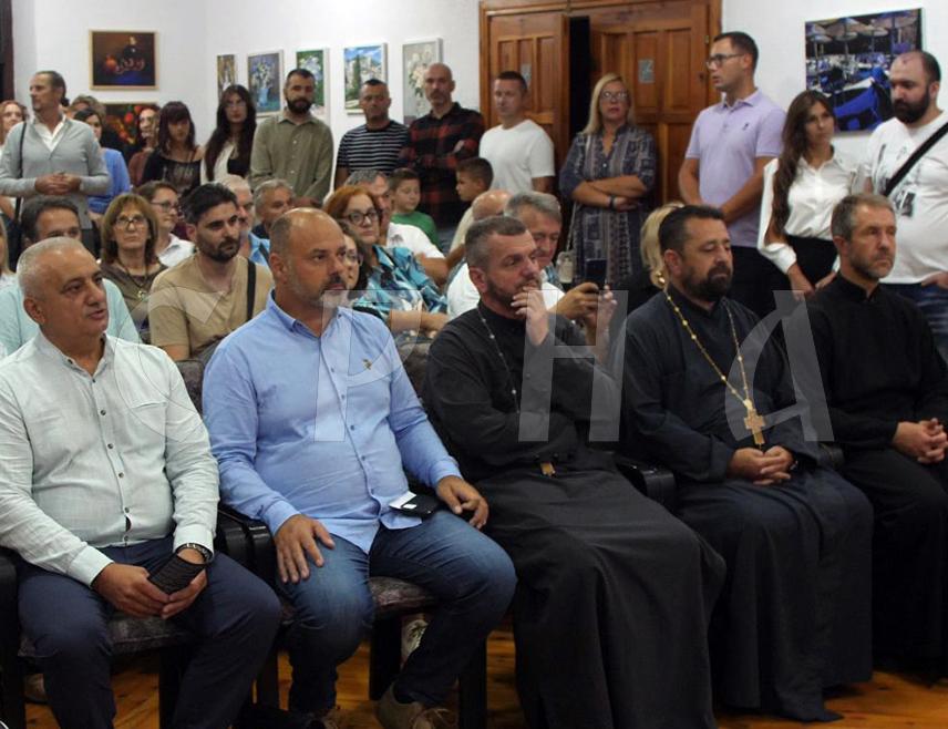 ВИШЕГРАД, 22. АВГУСТА /СРНА/ – У Градској галерији Културног центра "Иво Андрић" у Вишеграду вечерас је изложбом слика руске академске сликарке Олге Копеине свечано отворена 30. Међународна ликовна колонија која је окупила двадесетак умјетника из Србије, Црне Горе, Русије, Канаде, Мађарске и Републике Српске.