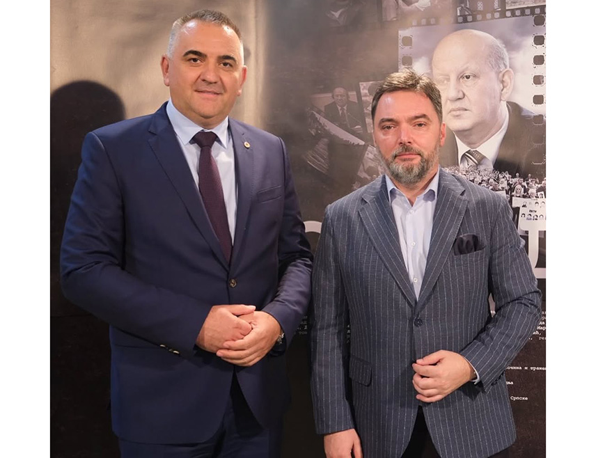 САРАЈЕВО, 23. АВГУСТА /СРНА/ - Замјеник предсједавајуће Савјета министара Сташа Кошарац изразио је подршку мандатару за састав нове Владе Српске Сави Минићу, те истакао да вјерује да ће Влада наставити политику предсједника Републике Милорада Додика у јачању институција Република Српске.