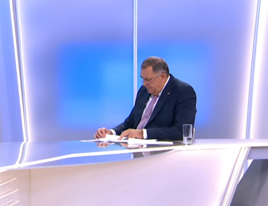 БАЊАЛУКА, 24. АВГУСТА /СРНА/ - Предсједник Републике Српске Милорад Додик изјавио је да се персоналне промјене у новој влади Српске могу десити само у саставу министара које предлаже СНСД-а.