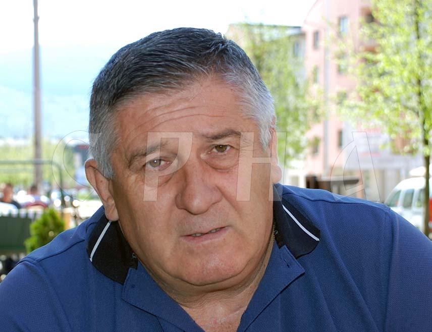 Пуковник Андреј Демуренко, начелник штаба једног сектора мировне мисије УН у Сарајеву, утврдио је да, због висине зграда које окружују сарајевску пијацу "Маркале" мина са положаја ВРС ни случајно није могла долетјети на ту локацију