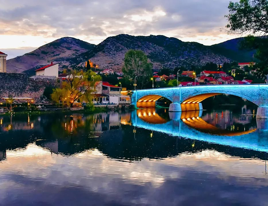 БИЈЕЉИНА, 29. АВГУСТА /СРНА/ - Новинска агенција Републике Српске - Срна од сутра почиње са емитовањем серијала текстова о туристичким дестинацијама у Републици Српској.