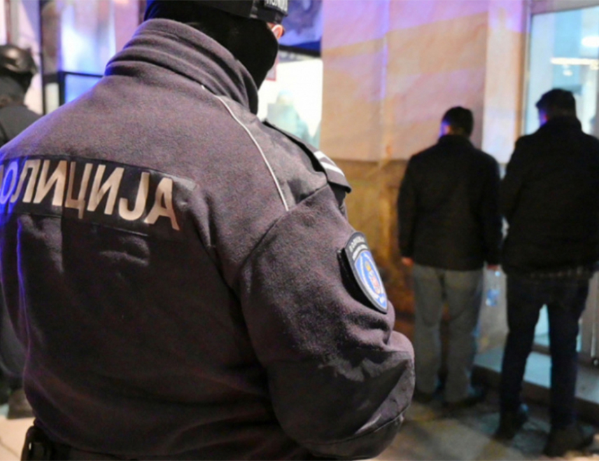 БЕОГРАД, 26. АВГУСТА /СРНА/ - Полиција је у Обреновцу и на Умки пронашла 18 илегалних миграната из Авганистана и Пакистана и спријечила њихов међусобни сукоб који су планирали.
