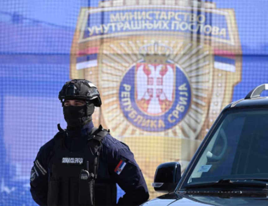 БЕОГРАД, 29. АВГУСТА /СРНА/ - Полиција је идентификовала и пронашла лице које је предало коверту са три метка насловљену на министра унутрашњих послова Србије Ивицу Дачића, саопштено је из Министарства унутрашњих послова /МУП/.