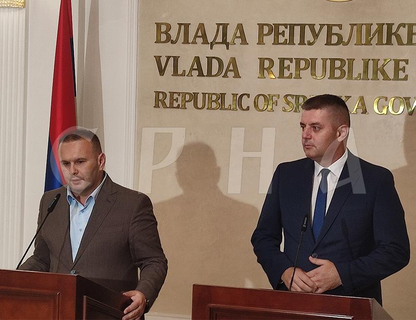 БАЊАЛУКА, 29. АВГУСТА /СРНА/ - Предсједник Савеза општина и градова Републике Српске Љубиша Ћосић рекао је да је на данашњим консултацијама са мандатаром за састав Владе Републике Српске Савом Минићем постигнит договор да се додатни импулс да посјетама локалним заједницама.