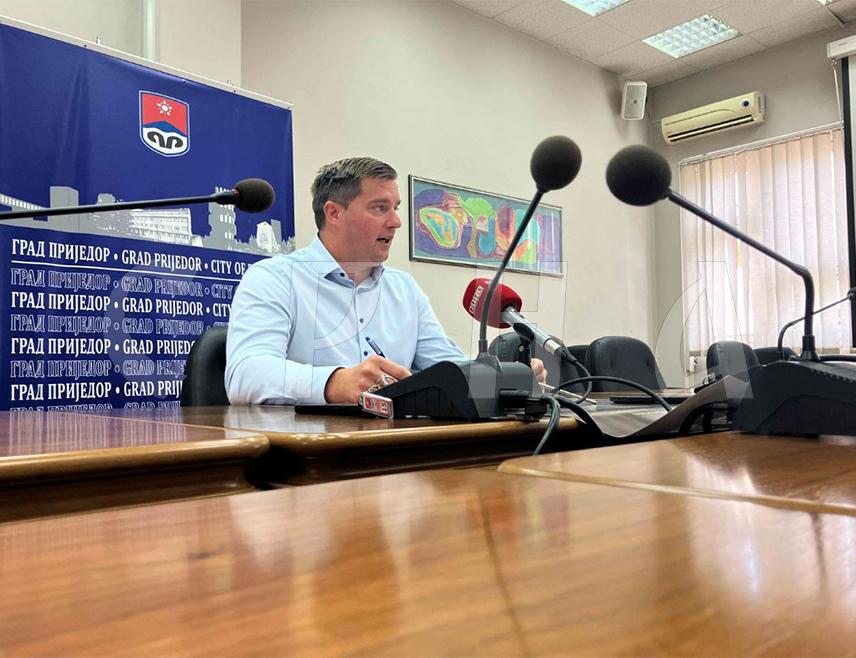 ПРИЈЕДОР, 29. АВГУСТА /СРНА/ - Књижевни сусрети на Козари биће одржани од 2. до 20. септембра, најавио је данас вршилац дужности начелника Одјељења за културу, међународну сарадњу, спорт и невладине организације града Приједора Александар Миљешић.