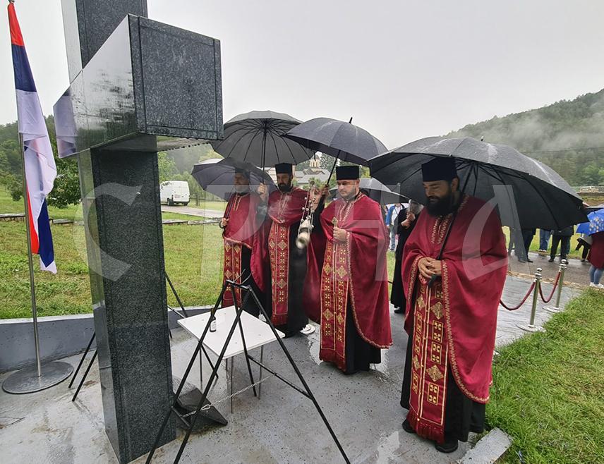 ПЕТРОВО, 30. АВГУСТА /СРНА/ - Код Манастира Светог Николе на Озрену почело је обиљежавање Дана несталих и погинулих у Одбрамбено-отаџбинском рату.