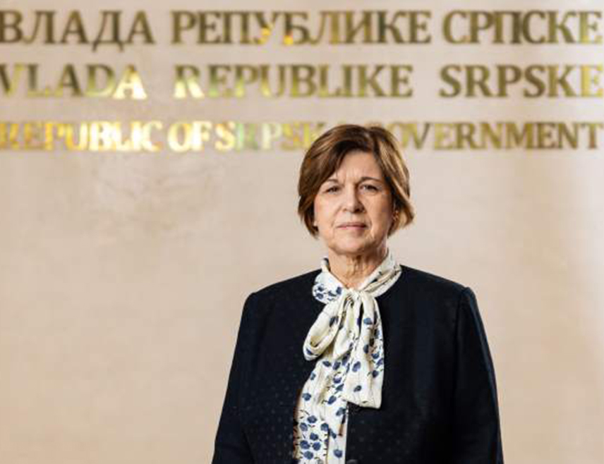 Од ове године у средњим стручним и техничким школама имамо два нова занимања - форензички техничар у Технолошкој школи Бањалука и авио-техничар за ваздухоплов и мотор у Техничкој школа Бањалука за које је одобрена примјена огледних планова и програма, истакла је Стојичићева у интервјуу Срни