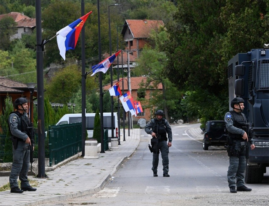 БЕОГРАД, 2. СЕПТЕМБРА /СРНА/ - Такозвана косовска полиција је на пункту Брњак код Зубиног Потока поцијепала заставу српског Удружења жена централног Косова и пјевачке групе "Косовке" из Батуса код Косова Поља.