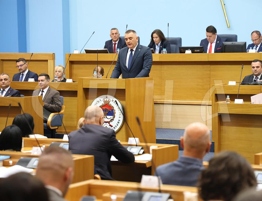 BANJA LUKA, SEPTEMBER 2 /SRNA/ – Aware of the responsibility towards Republika Srpska, as well as for the survival of the Serb people in BiH, and with the aim of preserving their national, cultural, and spiritual identity, the Government of Republika Srpska will continue in this mandate to implement measures of support and assistance to the Serb population in the territory of the Federation of BiH, stated the Prime Minister-designate of Republika Srpska Savo Minić.