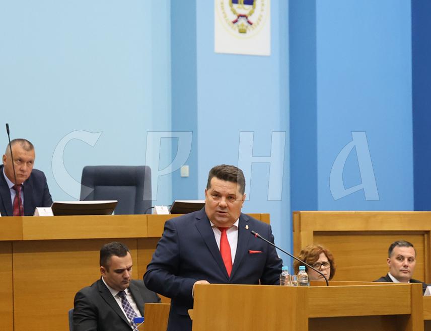 БАЊАЛУКА, 2. СЕПТЕМБРА /СРНА/ - Предсједник Народне скупштине Републике Српске Ненад Стевандић изјавио је да је велика лаж да је предложена влада Српске нелегална, те да предсједник Српске није Милорад Додик и да у моменту предлагања мандатара није имао на то право.