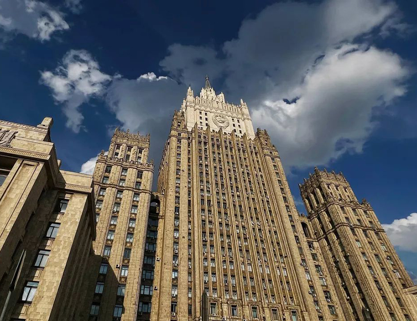 МОСКВА, 4. СЕПТЕМБРА /СРНА/ - У Федерацији БиХ на сцени су покушаји "прања" нацистичких сарадника, уз прећутну сагласност локалних политичких елита, наводи се у новом Извјештају о ситуацији са величањем нацизма, ширењу неонацизма и друге праксе која доприноси ескалацији савремених облика расизма, расне дискриминације, ксенофобије и с њима повезане нетрпељивости, које је припремило Министарство спољних послова Руске Федерације, у дијелу који се односи на БиХ.