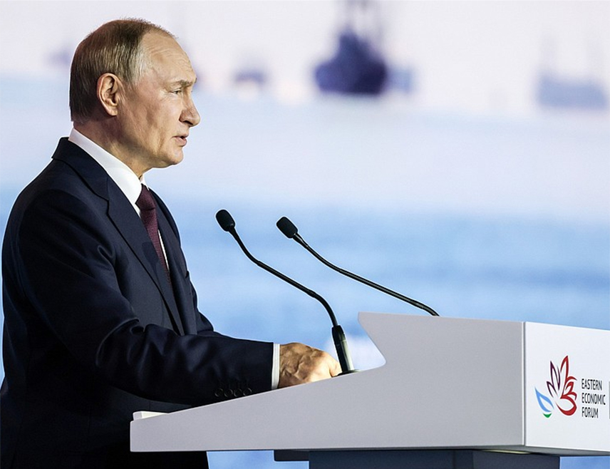 ВЛАДИВОСТОК, 5. СЕПТЕМБРА /СРНА/ - Предсједник Русије Владимир Путин изјавио је да неће бити потребе за размјештањем западних трупа на украјинској територији након што се постигне споразум о дугорочном миру.