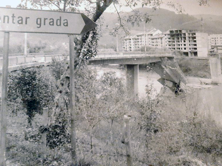 FOČA, SEPTEMBER 5 /SRNA/ – NATO airstrikes in the municipality of Foča, in which bridges on the Drina and Bistrica rivers were destroyed, leaving two Serb soldiers and one civilian dead and causing material damage that at the time exceeded 50 million German marks, began on this day 30 years ago.