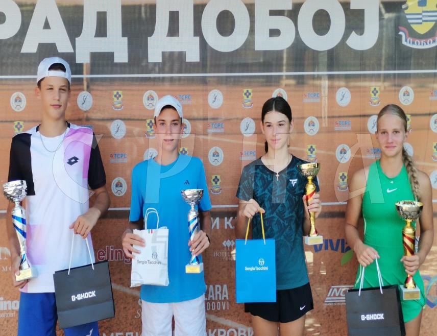 ДОБОЈ, 5. СЕПТЕМБРА /СРНА/ - Јон Марк из Мађарске и Ива Јерковић из Хрватске побједници су 26. Меморијалног тениског турнира "Љубиша Миладиновић", који је у оквиру категорије "Тенис Јуроп У16", данас завршен у Добоју.