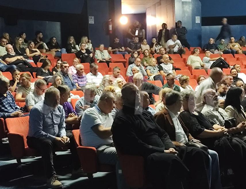SREBRENICA, September 5 /SRNA/ - The documentary film "The First of Us - Goran Zekić" by author Ljubiša Milutinović was screened this evening at the Cultural Center in Srebrenica, marking Zekić's birthday.