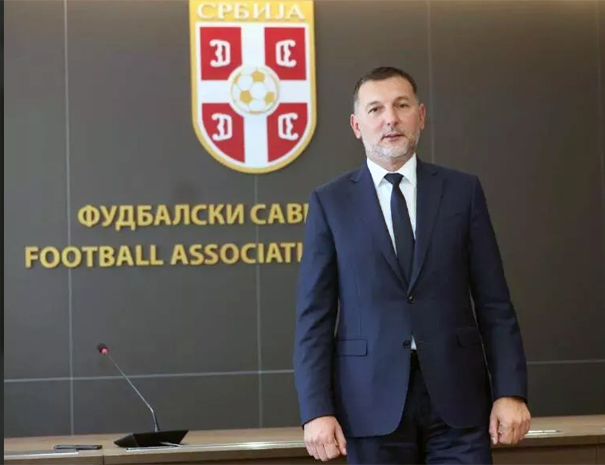 РИГА, 6. СЕПТЕМБРА /СРНА/ - Фудбалски савез Србије /ФСС/ затражиће од УЕФА да реагује на срамно понашање домаћина у Риги, гдје навијачима Србије није дозвољено да носе српска обиљежја на стадиону, на којем је одиграна утакмица између Летоније и Србије, рекао је генерални секретар ФСС Бранко Радујко.