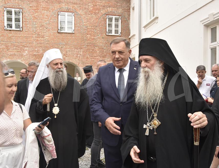 ПАКРАЦ, 7. СЕПТЕМБРА /СРНА/ - Предсједник Републике Српске Милорад Додик изјавио је данас да се српски народ увијек кроз историју окупљао и поново градио и обнављао светиње, што је показао и обновом Саборног храма Свете Тројице у Пакрацу.
