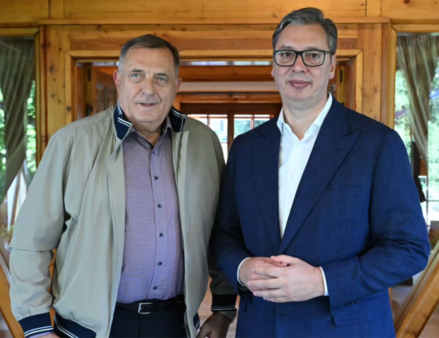 BELGRADE, SEPTEMBER 8 /SRNA/ – The President of Republika Srpska, Milorad Dodik, stated that he had a warm conversation with the President of Serbia, Aleksandar Vučić, who once again demonstrated how inseparably linked Srpska and Serbia are.