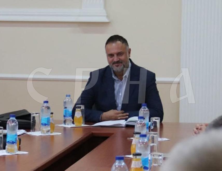 ДЕРВЕНТА, 9. СЕПТЕМБРА /СРНА/ - Градоначелник Дервенте Игор Жунић изјавио је данас да је овај град привредни лидер у Републици Српској, али и БиХ, да око седам одсто извоза из Српске иде из Дервенте и 37 са добојске регије.