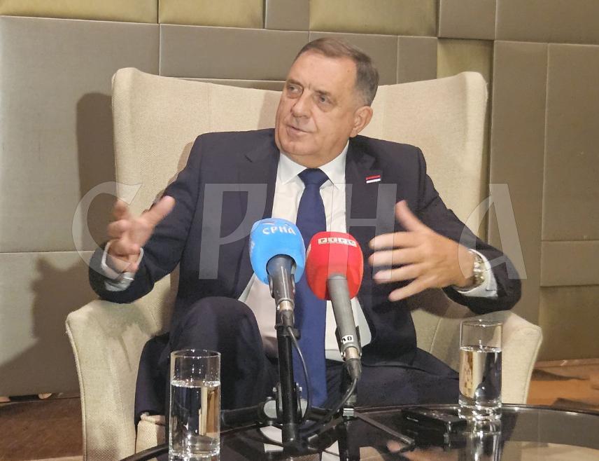 MOSCOW, SEPTEMBER 9 /SRNA/ - Republika Srpska President Milorad Dodik said that today in Moscow, he informed the Russian side that Republika Srpska will hold a referendum, and that someone must clean up the mess created by Christian Schmidt.
