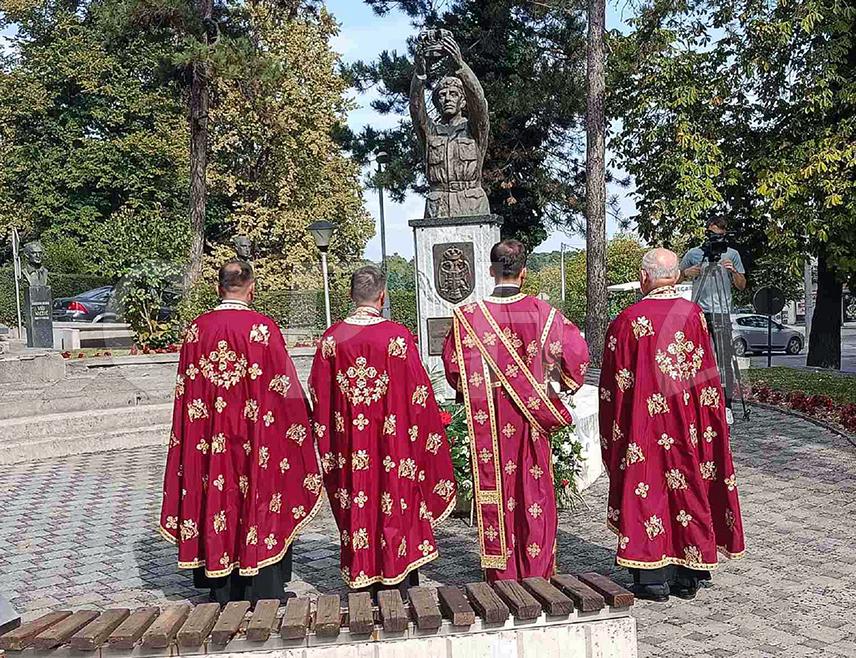 ПРЊАВОР, 9. СЕПТЕМБРА /СРНА/ - Дан ратних војних инвалида обиљежен је у Прњавору, гдје их је регистровано 900, а то је била прилика и да се истакне значај да се тим људима обезбиједи адекватна здравствена заштита.