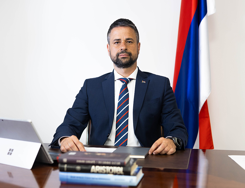 SARAJEVO, SEPTEMBER 11 /SRNA/ – The Minister of Finance and Treasury in the Council of Ministers Srđan Amidžić stated that the conclusions adopted at yesterday's extraordinary session of the BiH Presidency by members Denis Bećirović and Željko Komšić are yet another attempt to shift responsibility for their own mistakes onto those who are working lawfully and responsibly.