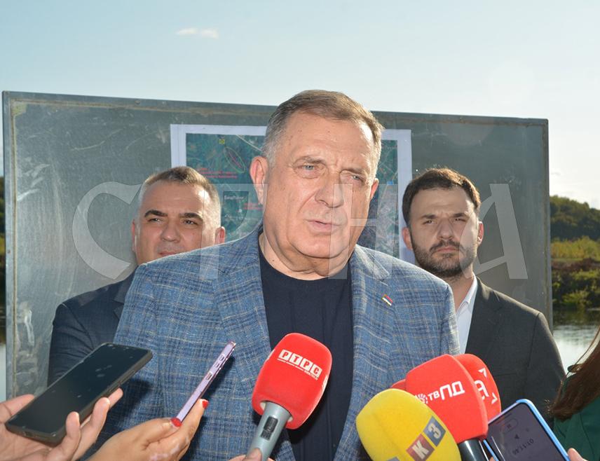 PRIJEDOR, September 12 /SRNA/ - President of Republika Srpska Milorad Dodik stated today in Prijedor, after inspecting the reconstruction of flood protection facilities, that he is confident Srpska's authorities contribute to stability and security, stressing that this work will significantly help the people, who will notice the difference.