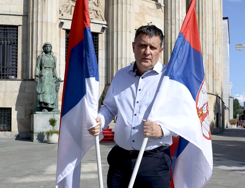 БАЊАЛУКА, 13. СЕПТЕМБРА /СРНА/ - Предсједник Градског одбора СНСД-а Бањалука Владо Ђајић позвао је грађане Републике Српске на обиљежавање Дана српског јединства, слободе и националне заставе испред Палате предсједника гдје ће се истаћи тробојка дуга 120 метара.