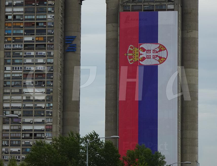 БЕОГРАД, 14. СЕПТЕМБРА /СРНА/ - Београд је данас у знаку застава Републике Српске и Србије, којима су украшене централне улице, као и улаз у српску престоницу.