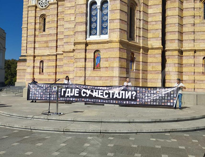 БАЊАЛУКА, 15. СЕПТЕМБРА /СРНА/ - У бањалучком Храму Христа Спаситеља данас је служен помен за више од 24.000 погинулих бораца Војске Републике Српске и 1.616 несталих бораца и цивила у Одбрамбено-отаџбинском рату.