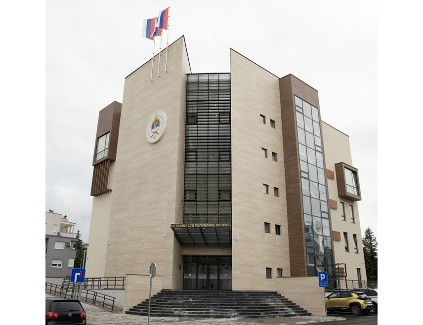 БАЊАЛУКА, 15. СЕПТЕМБРА /СРНА/ - Из Уставног суда Републике Српске саопштено је да ће у року од мјесец дана бити донесена  одлука о евентуланој повреди бошњачког виталног националног интереса Законом о измјени и допуни Закона о референдуму и грађанској иницијативи, након што је данас Вијеће за заштиту виталног интереса оцијенило прихватљивими захтјев Клуба Бошњака у Вијећу народа Српске.