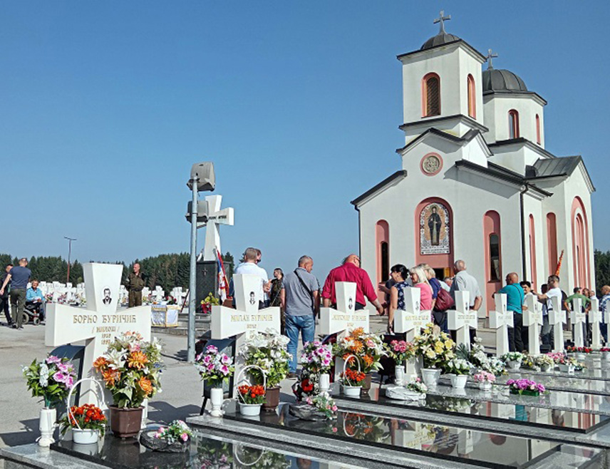 ИСТОЧНО САРАЈЕВО, 16. СЕПТЕМБРА /СРНА/ - На Војничком спомен-гробљу Нови Зејтинлик на Сокоцу данас ће бити служен помен погинулим борцима Одбрамбено-отаџбинског рата и положено цвијеће, поводом Дана и славе града Источно Сарајево Светог Петра Дабробосанског.