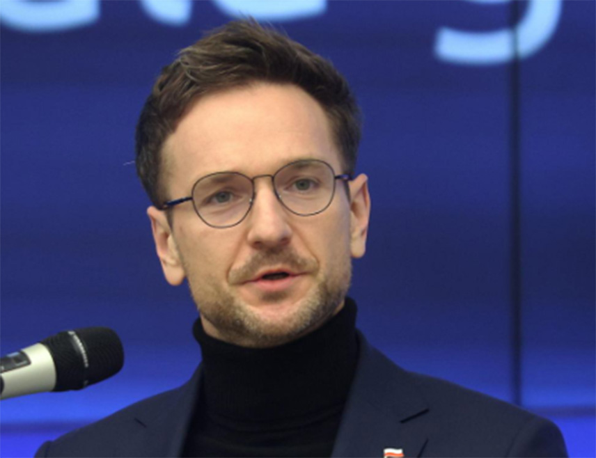 БЕРИСЕЛ, 15. СЕПТЕМБРА /СРНА/ - Пољски посланик у Европском парламенту Валдемар Буда саопштио је да је на његов аутомобил у Бриселу пуцано из ваздушне пушке.
