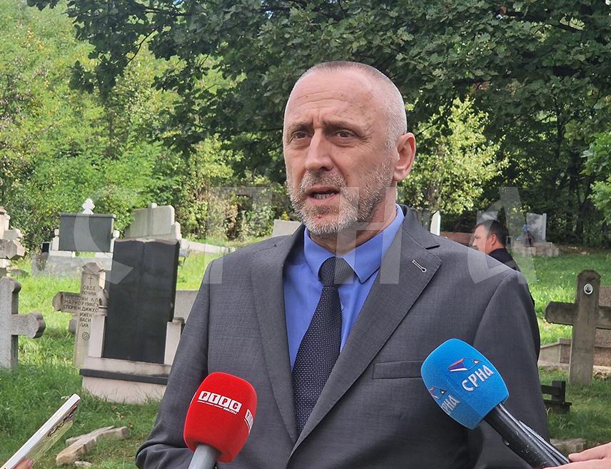 ZENICA, September 16 /SRNA/ - Republika Srpska Minister of Labor and Veterans' Affairs Danijel Egić stated that he expects competent institutions to urgently identify the vandals who desecrated the Orthodox cemetery in the village of Pečuj near Zenica, and announced that the Government of Srpska will provide financial assistance to help restore more than 60 destroyed and damaged crosses and tombstones.