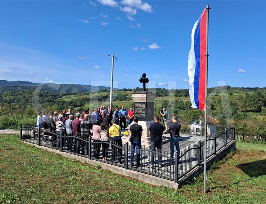 KOTOR VAROŠ, SEPTEMBER 17 /SRNA/ – The Serdari crime remains one of the most severe and horrifying crimes in the municipality of Kotor Varoš, as it was committed against civilians - and yet, the hand of justice has not fully reached the perpetrators, it was emphasized at the marking 33 years since members of Muslim forces killed 16 Serbs, all from the Serdar, Tepić, and Bencuz families.