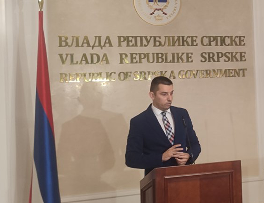 БАЊАЛУКА, 17. СЕПТЕМБРА /СРНА/ - Министар трговине и туризма Републике Српске Денис Шулић изјавио је да је нова Влада, предвођена Савом Минићем, за разлику од федералне владе, изабрана на уставни начин и у складу са важећим законским процедурама.