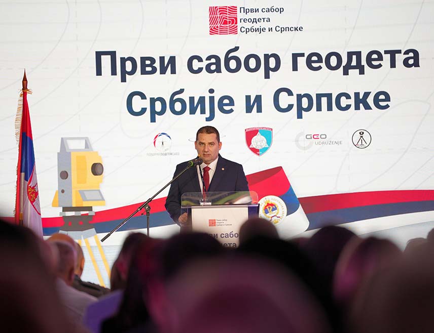 БАЊАЛУКА, 21. СЕПТЕМБРА /СРНА/ - Директор Републичке управе за геодетске и имовинско-правне послове /РУГИПП/ Драган Станковић најавио је да ће ова управа у октобру бити домаћин Другог сабора геодета Србије и Српске у Бијељини, на којем ће бити дефинисан даљи правац којим ће геодетска струка допринијети развоју друштва.