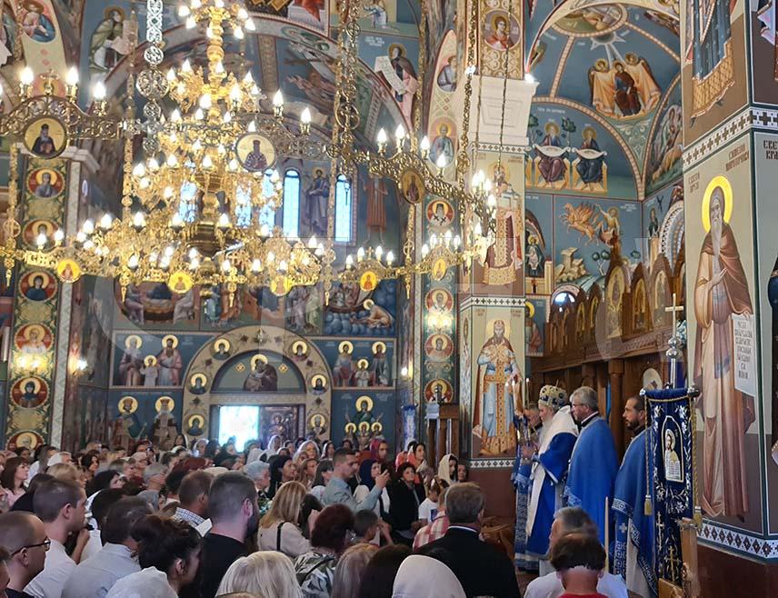 ДОБОЈ, 21. СЕПТЕМБРА /СРНА/ - Његово високопреосвештенство митрополит зворничко-тузлански Фотије позвао је данас на саборности у цркви и православљу и љубав према Богу.