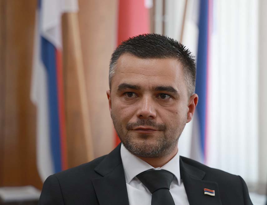 KOZARSKA DUBICA, SEPTEMBER 21 /SRNA/ - Kozarska Dubica Mayor Igor Savković congratulated the Public Institution Donja Gradina Memorial Area and its director, Tanja Tuleković, on receiving a high recognition for fostering a culture of remembrance and preserving the historical memory of the suffering of the Serb people, emphasizing that Donja Gradina is a wound of the Serb people that will never heal.