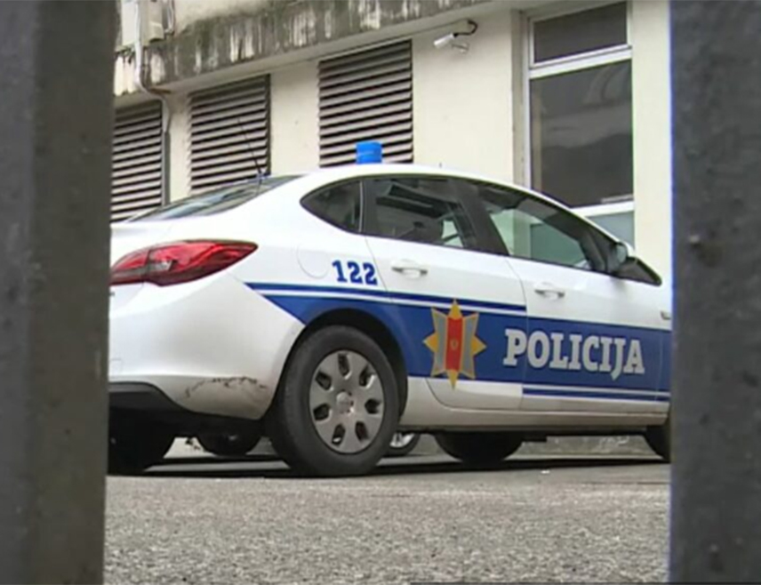 ПОДГОРИЦА, 24. СЕПТЕМБРА /СРНА/ - Два лица убијена су на подручју Цетиња, а њихова тијела пронађена су данас у паркираном возилу недалеко од главног пута Цетиње-Будва.