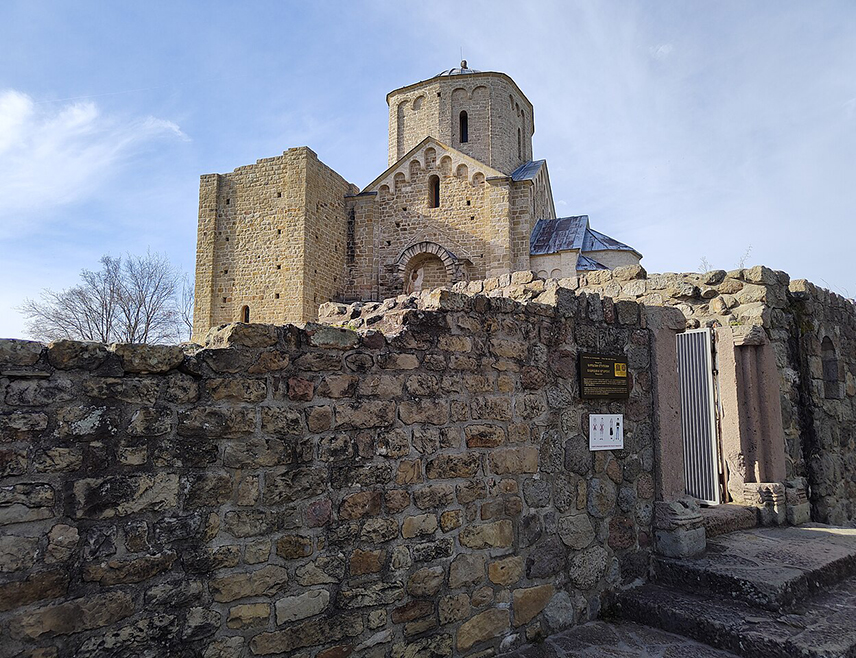 BELGRADE, SEPTEMBER 25 /SRNA/ - The Đurđevi Stupovi Monastery, the seat of the Budimlja–Nikšić Eparchy, has been under round-the-clock police surveillance for the past seven days, the Eparchy said, expressing concern over what it described as the Montenegrin Government’s openly violent stance toward the Serbian people.