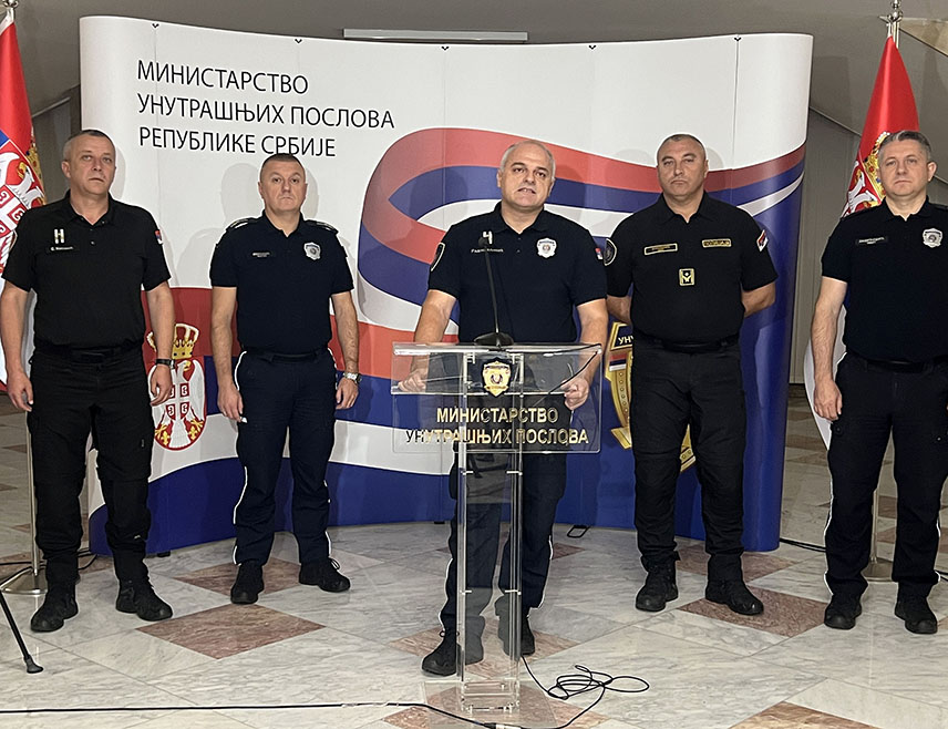 БЕОГРАД, 28. СЕПТЕМБРА /СРНА/ - Помоћник директора Полиције Србије Владан Радосављевић саопштио је да је данашњим масовним окупљањима против блокада широм Србије присуствовало 157.000 грађана.