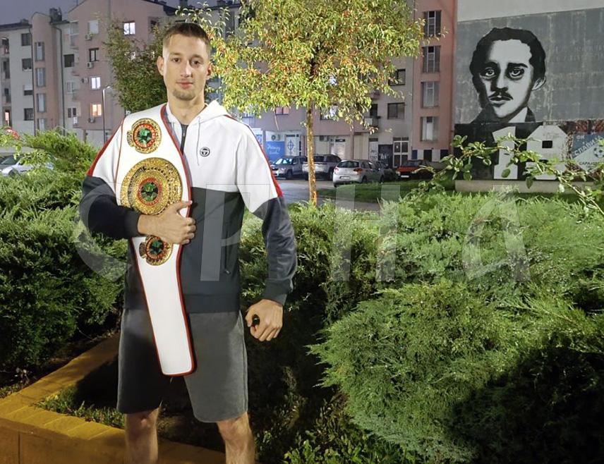 ISTOČNO SARAJEVO, SEPTEMBER 28 /SRNA/ – A welcome reception was held this evening in Princip Park in Istočno Novo Sarajevo for young boxer Đorđe Krsmanović, the new European champion in the under-73 kg category in the UBO version.