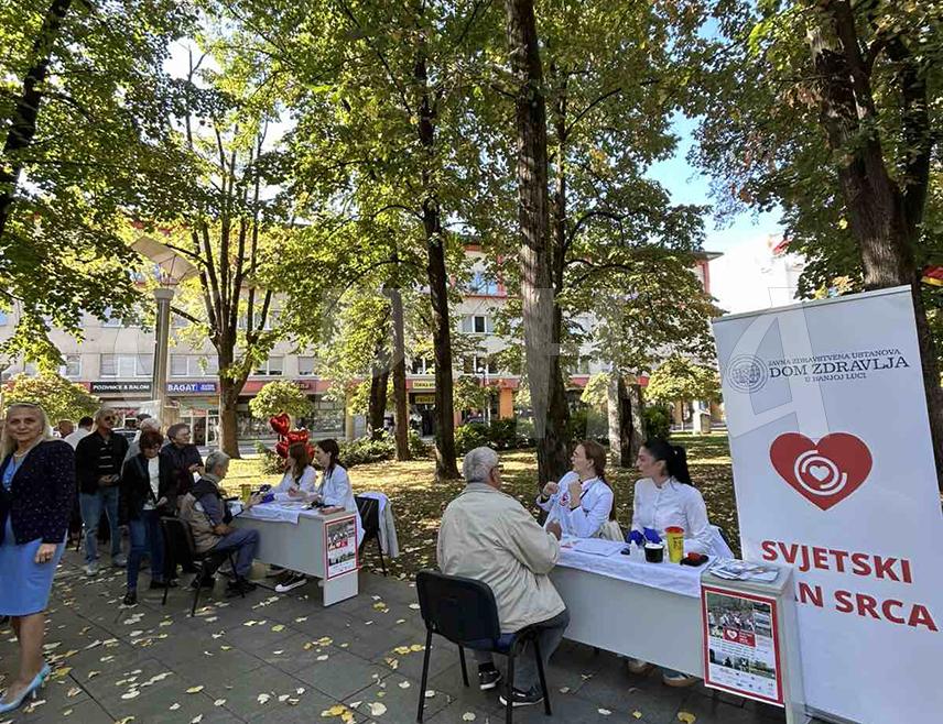 БАЊАЛУКА, 29. СЕПТЕМБРА /СРНА/ - У Републици Српској у паду је број обољелих од кардиоиваскуларних, чему су највише допринијеле превентивне активности и напредак кардиологије у Српској, изјавио је национални координатор за превенцију кардиоваскуларних болести Душко Вулић поводом Свјетског дана срца.