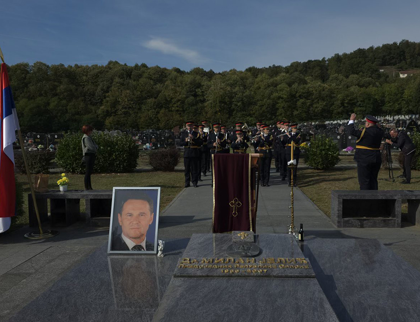 МОДРИЧА, 30. СЕПТЕМБРА /СРНА/ - Премијер Републике Српске Саво Минић положио је данас у Модричи вијенац на гроб некадашњег предсједника Републике Српске Милана Јелића, поводом 18 година од његове смрти.