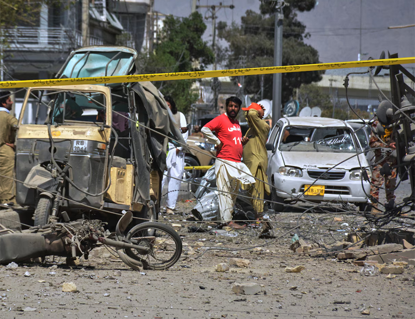 КВЕТА, 30. СЕПТЕМБРА /СРНА/ - Најмање осам припадника паравојних безбједносних снага Пакистана погинуло је када су милитанти активирали експлозив у аутомобилу у граду Квети, на југозападу земље, саопштили су надлежни органи.