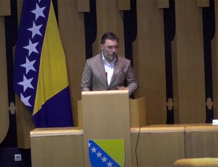 САРАЈЕВО, 30. СЕПТЕМБРА /СРНА/ - Министар спољне трговине и економских односа у Савјету министара позвао је делегате у Дому народа парламента БиХ да подрже у хитној процедури Приједлог закона о регулатору, преносу и тржишту електричне енергије у БиХ, истичући да је овај закон прошао темељно усаглашавање на свим нивоима.