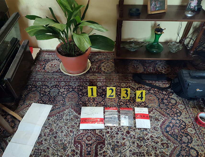 БАЊАЛУКА, 1. ОКТОБРА /СРНА/ - Три лица из Требиња и једно из Јајца ухапшена су због дјечије порнографије, а након криминалистичке обраде уз извјештај о почињеном кривичном дјелу биће предата надлежним тужилаштвима.