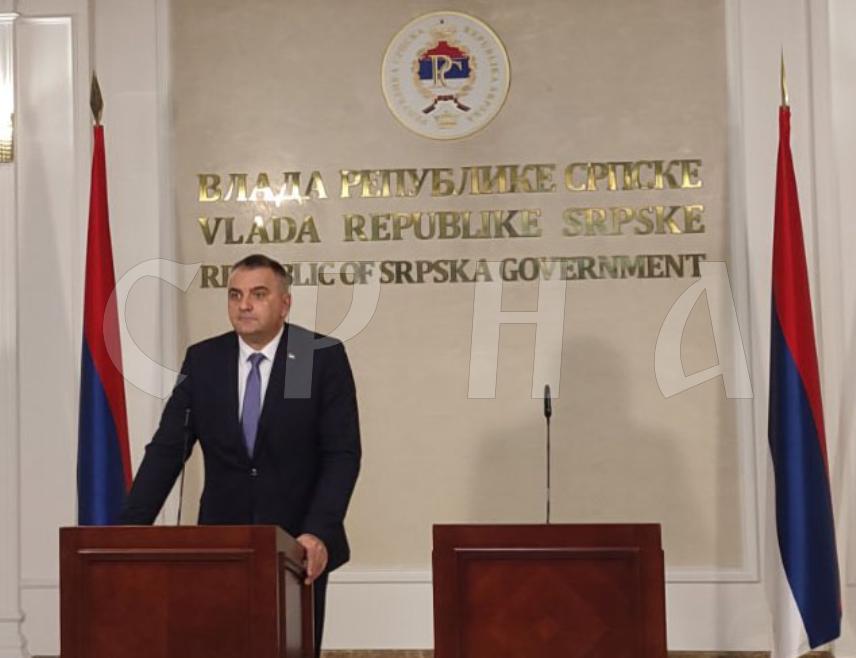 БАЊАЛУКА, 1. ОКТОБРА /СРНА/ - Предсједник Владе Републике Српске Саво Минић рекао је да су у проблему "Жељезнице", као и "Електропривреда" са чијим представницима је за сутра најавио састанак, док у "Шумама" има видљивих помака.
