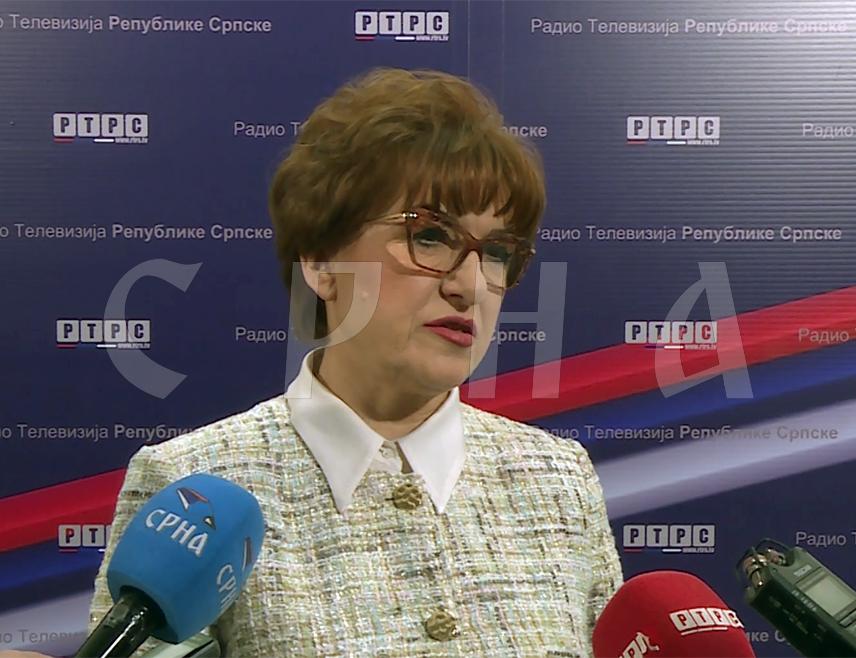 БАЊАЛУКА, 1. ОКТОБРА /СРНА/ - Министар финансија Републике Српске Зора Видовић изјавила је да прва транша усвојеног Плана раста износи седам одсто од 900 милиона евра за БиХ, те појаснила да половина од тога иде у буџет, а половина за пројекте.